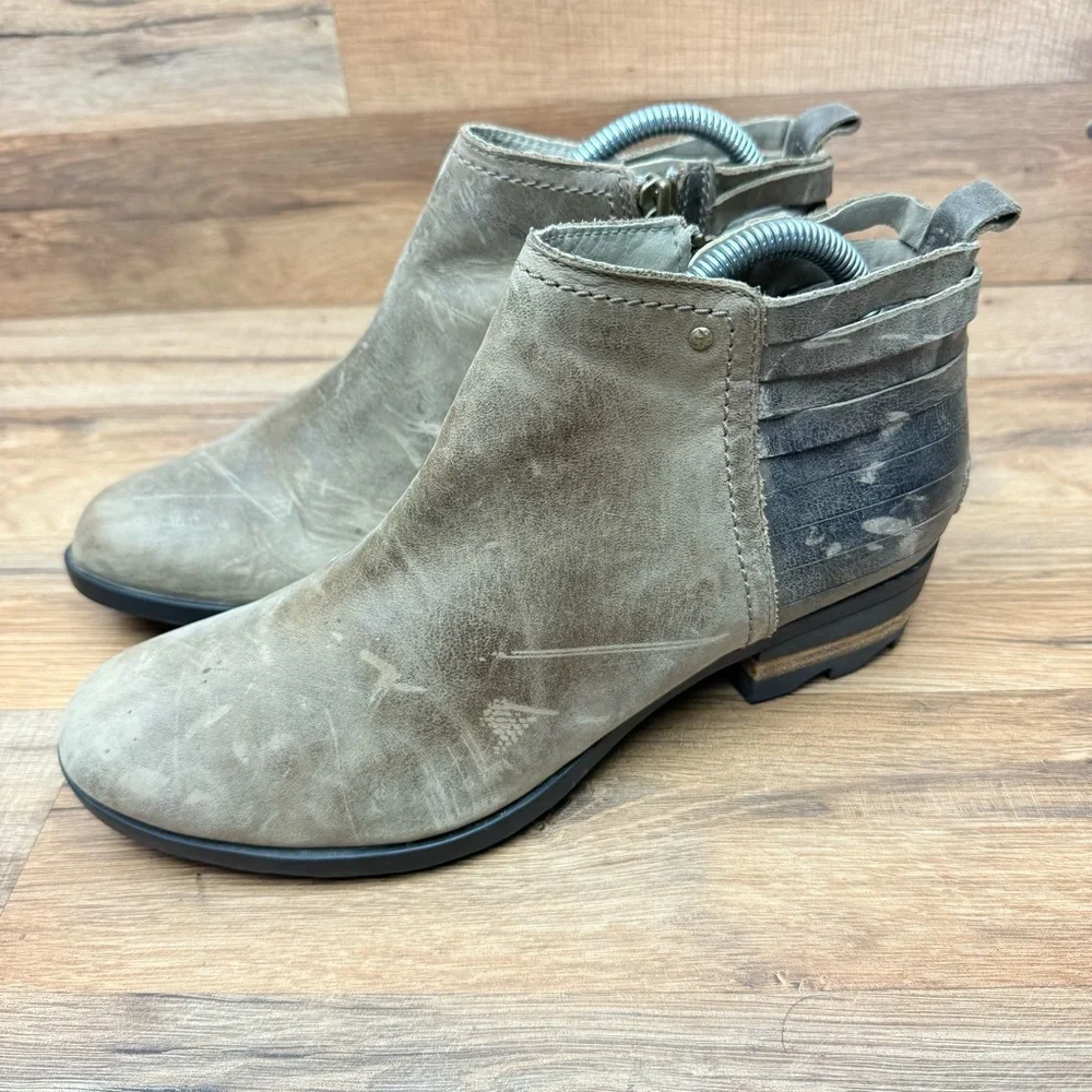 Sorel Stylish Women's size 9.5 Ankle Boots - Tan and Gray